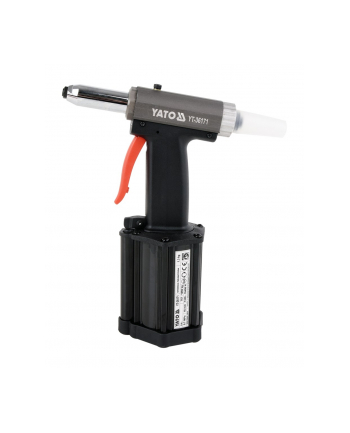 no name Jeep Wrangler Unlimited Rubicon z rowerem górskim i figurką kolarza