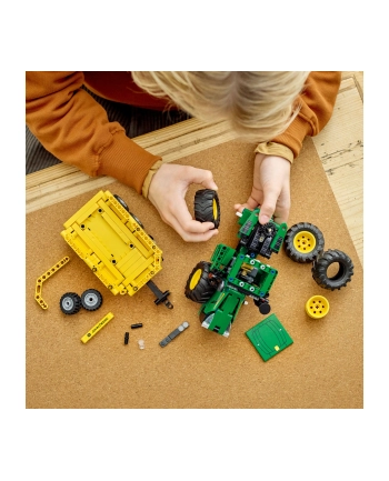 LEGO 42136 TECHNIC Traktor John Deere 9620R 4WD p4