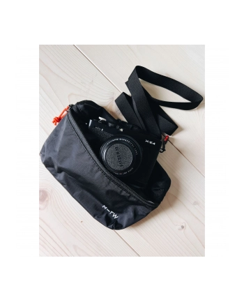 Moment Everything Mini Sling 1L czarny