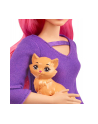 BRB DHA Daisy w podróży FWV26 p6 MATTEL - nr 10